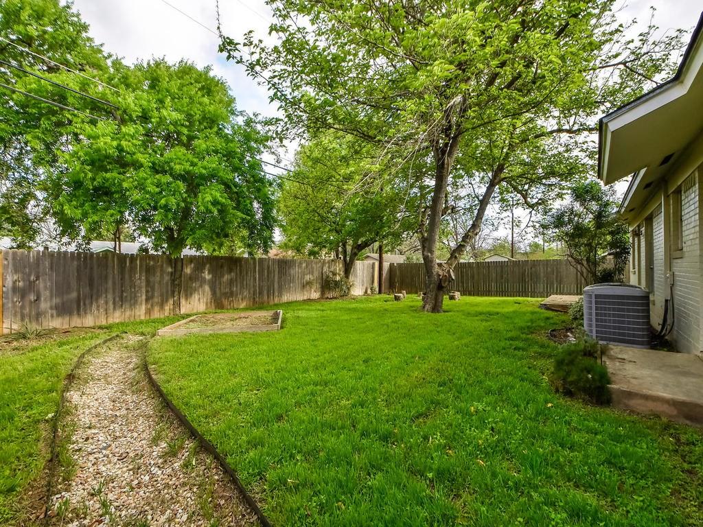 8208 Stillwood Ln, Austin, TX 78757