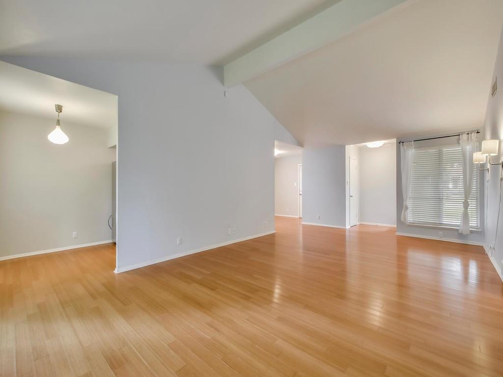 8208 Stillwood Ln, Austin, TX 78757