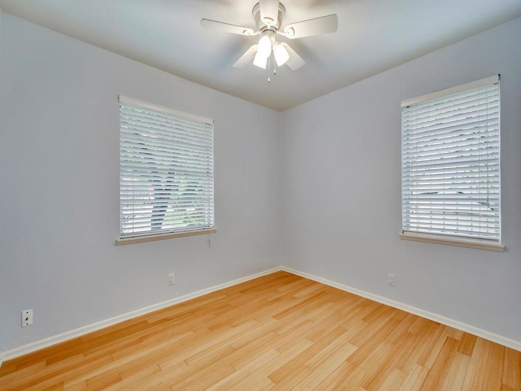 8208 Stillwood Ln, Austin, TX 78757