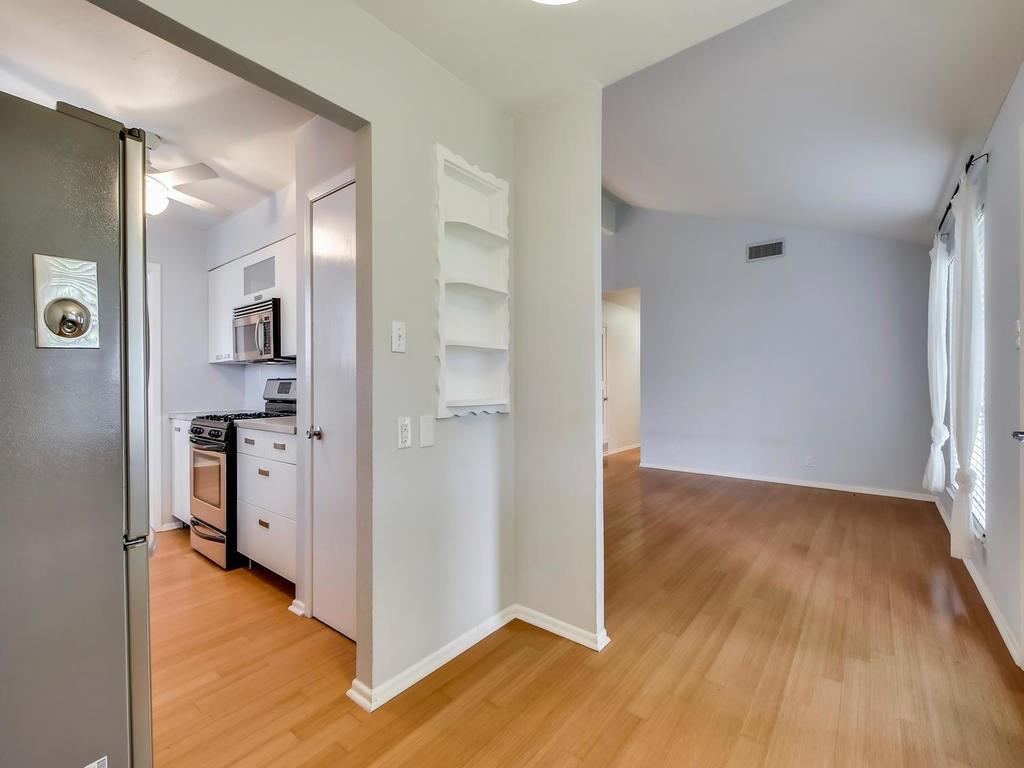 8208 Stillwood Ln, Austin, TX 78757