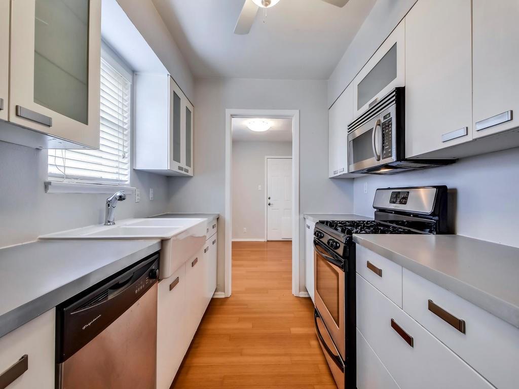 8208 Stillwood Ln, Austin, TX 78757