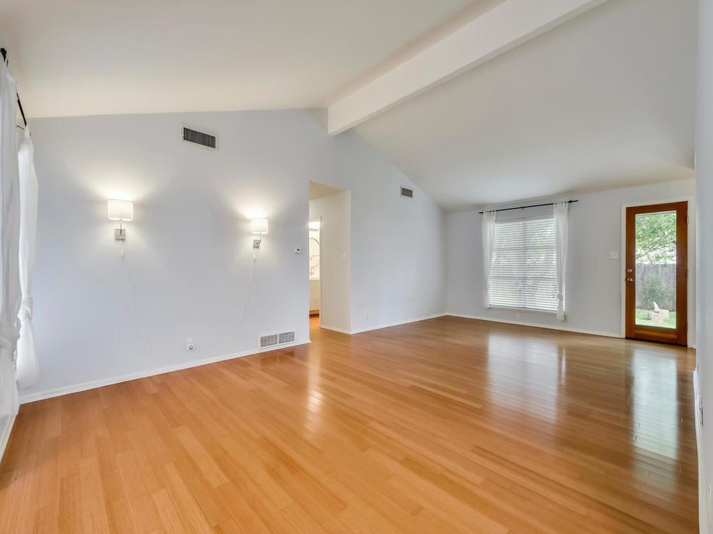 8208 Stillwood Ln, Austin, TX 78757