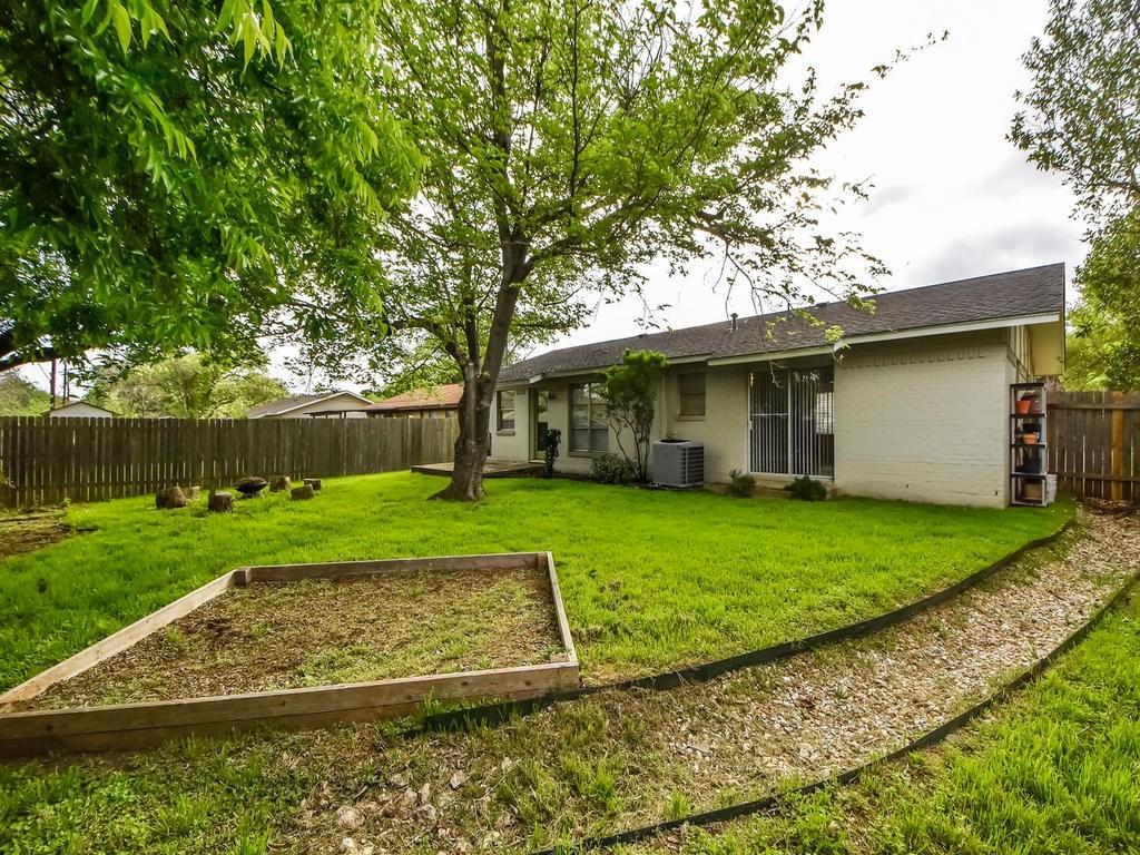 8208 Stillwood Ln, Austin, TX 78757