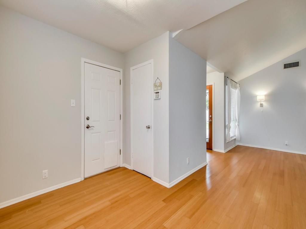 8208 Stillwood Ln, Austin, TX 78757