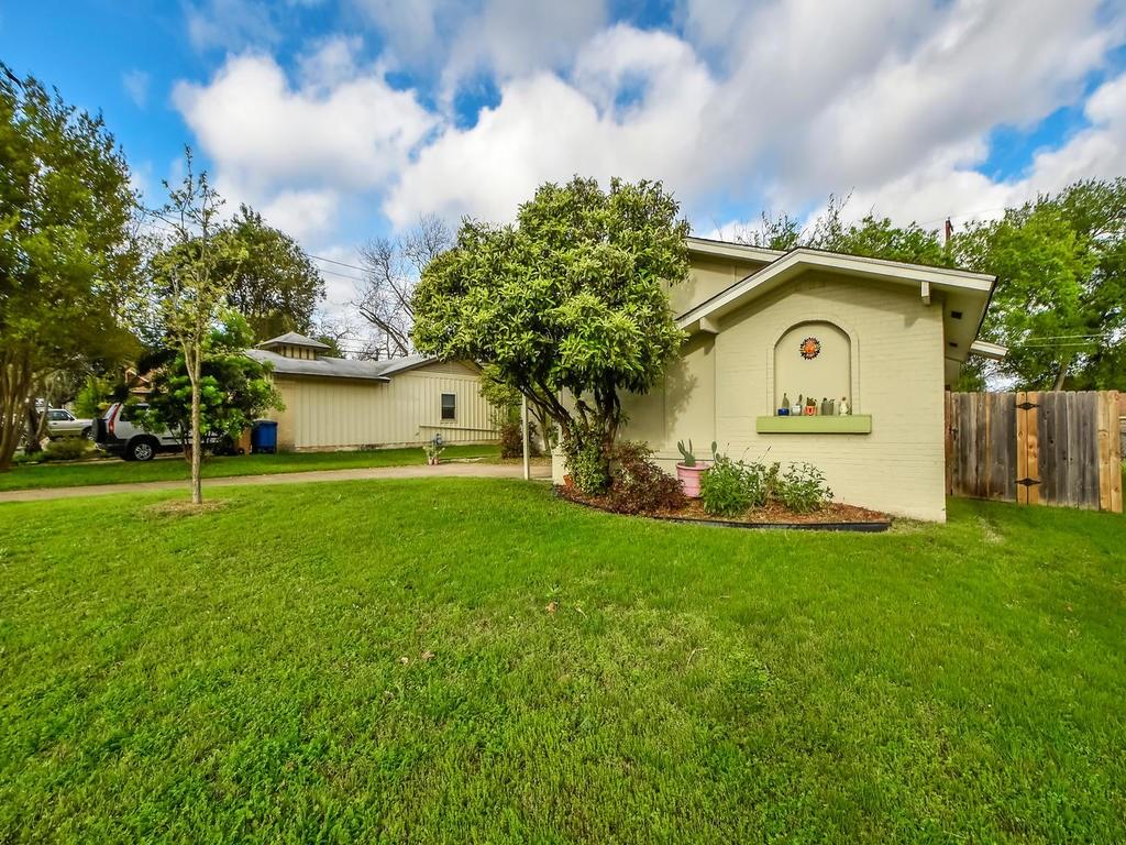 8208 Stillwood Ln, Austin, TX 78757