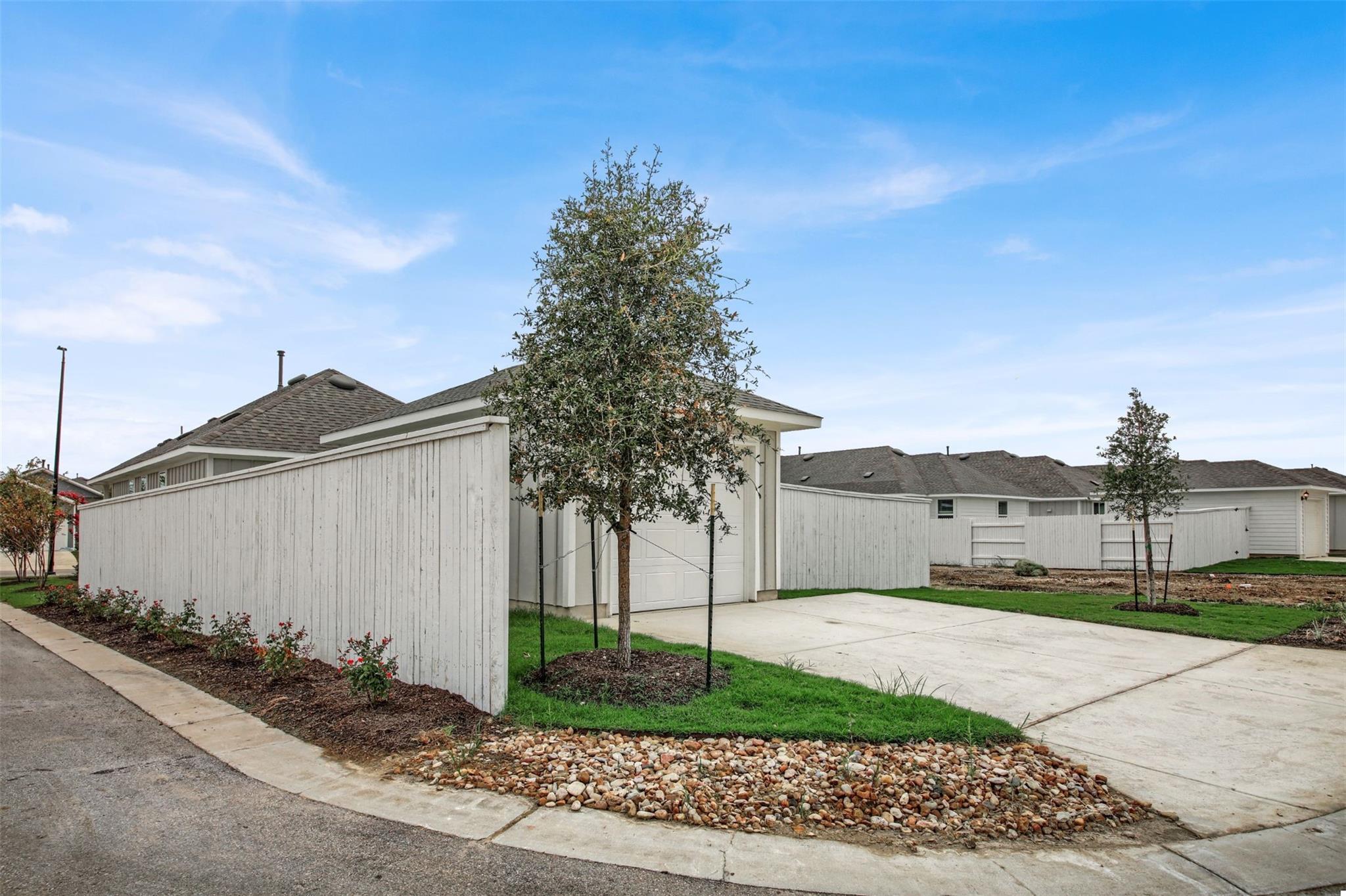 126 Huckleberry Ln, Elgin, TX 78621