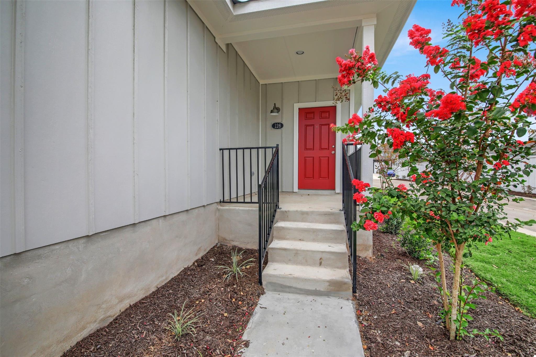 126 Huckleberry Ln, Elgin, TX 78621