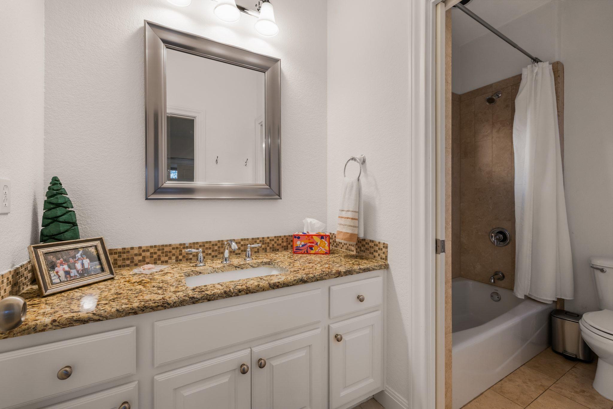 2703 McCullough St, Austin, TX 78703