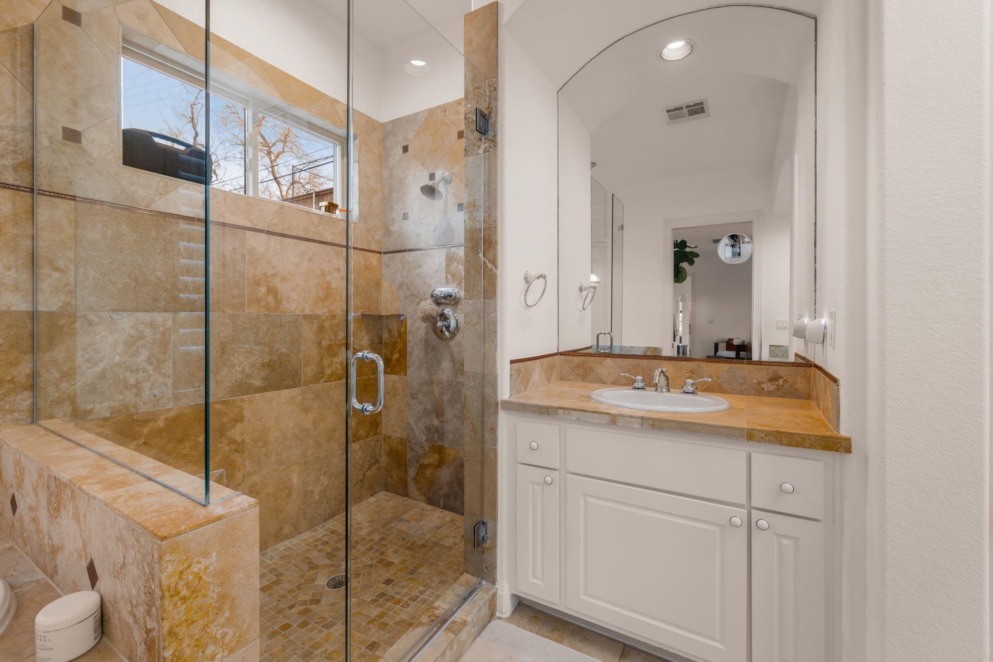 2703 McCullough St, Austin, TX 78703