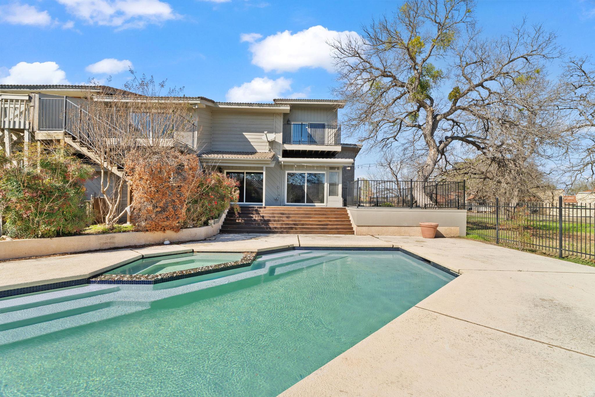 207 Free Rein # 1, Horseshoe Bay, TX 78657