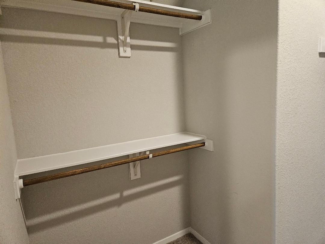 162 Hayloft Ln, Elgin, TX 78621