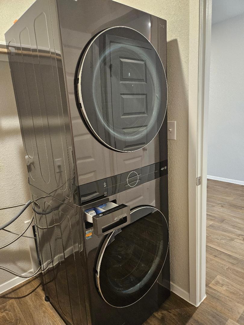 162 Hayloft Ln, Elgin, TX 78621