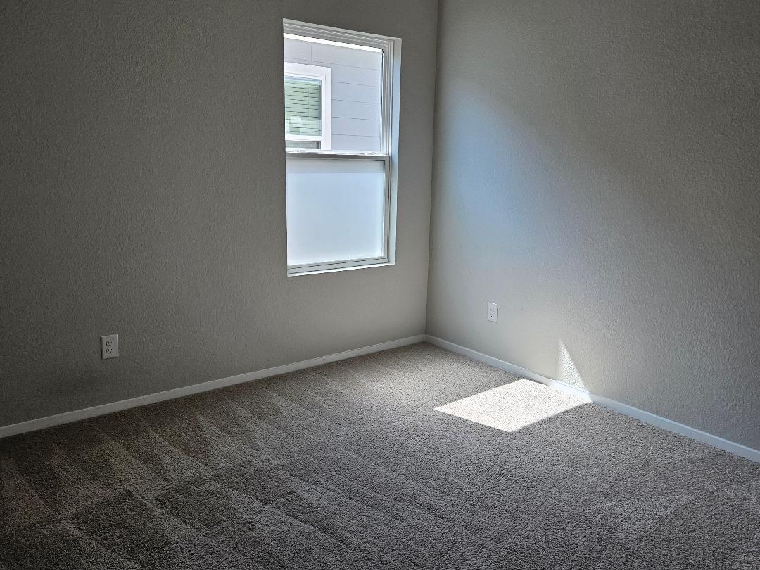 162 Hayloft Ln, Elgin, TX 78621