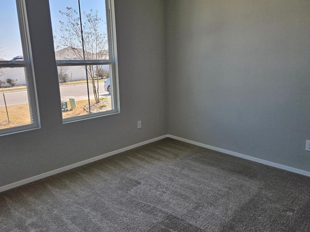 162 Hayloft Ln, Elgin, TX 78621