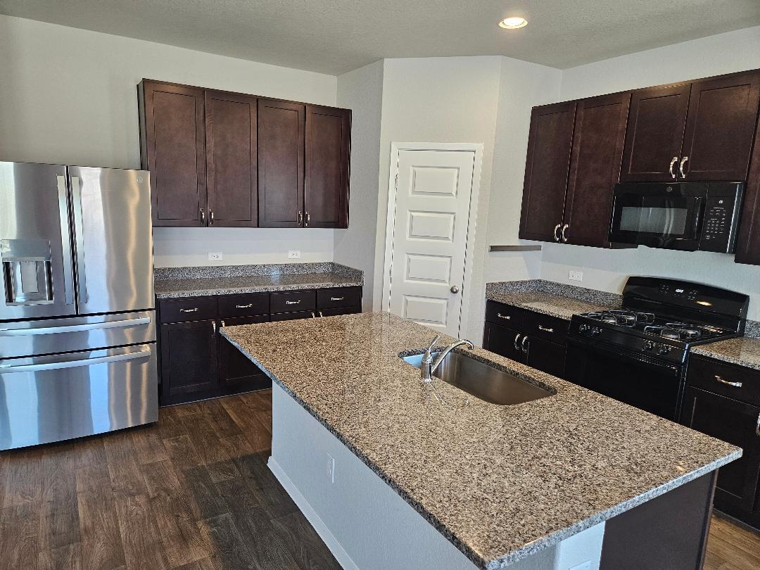 162 Hayloft Ln, Elgin, TX 78621