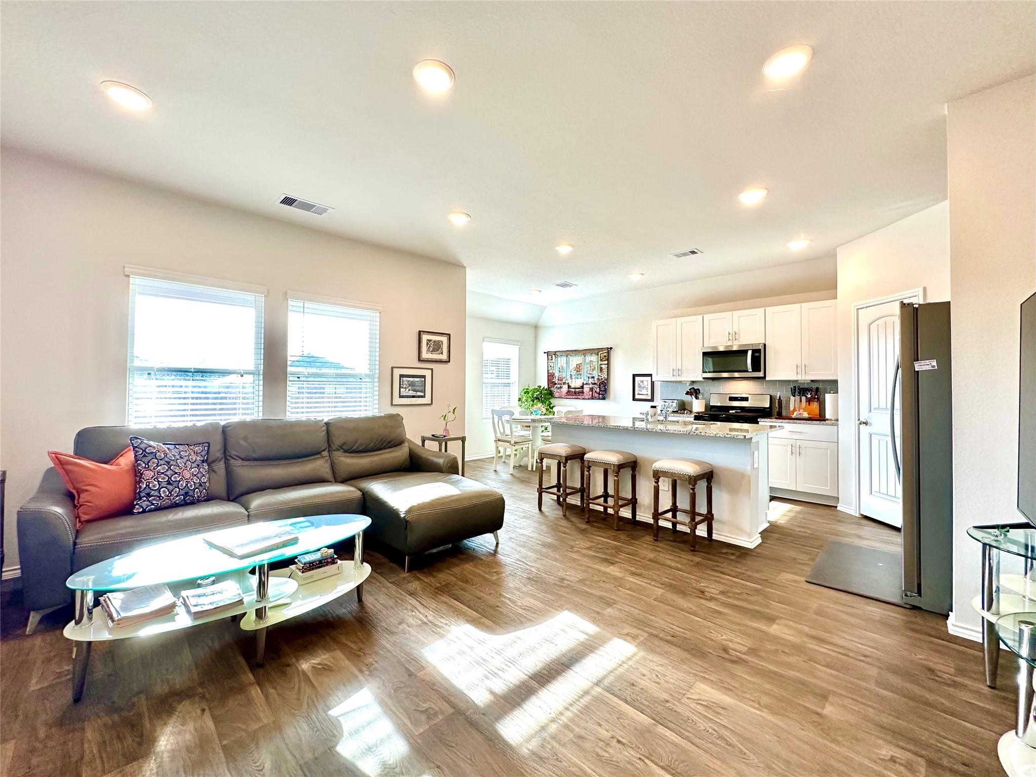 331 N Richland Dr, Lockhart, TX 78644