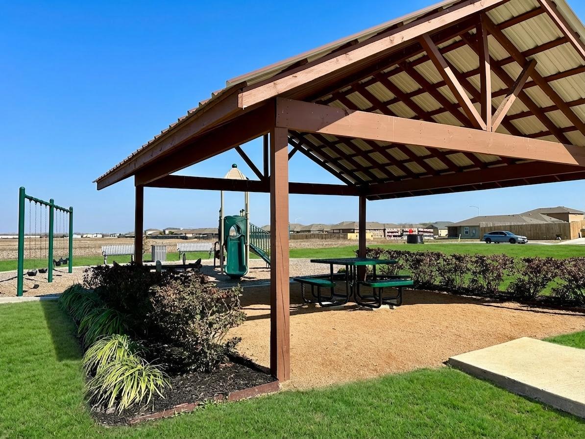 331 N Richland Dr, Lockhart, TX 78644