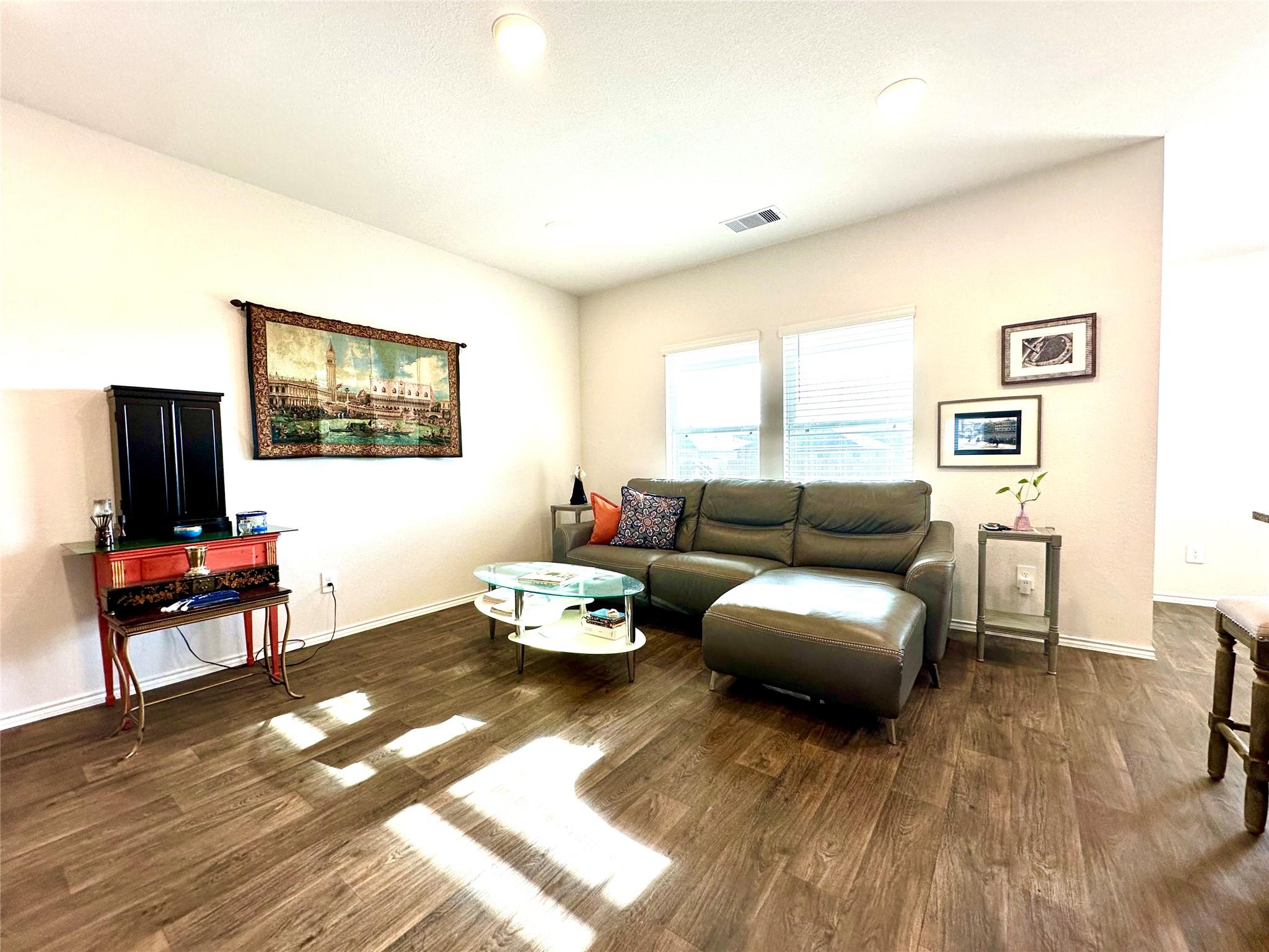 331 N Richland Dr, Lockhart, TX 78644