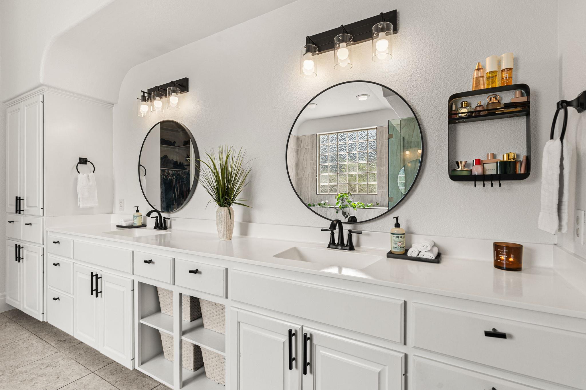 799 W Bartlett Dr, Buda, TX 78610