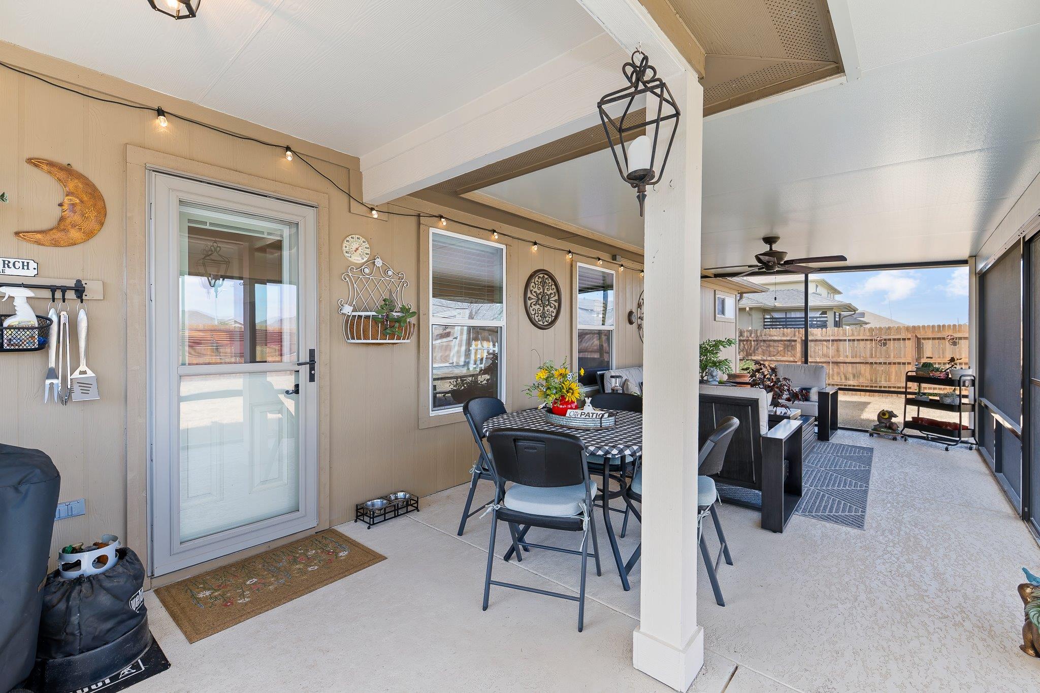 507 Luna Vista Dr, Hutto, TX 78634