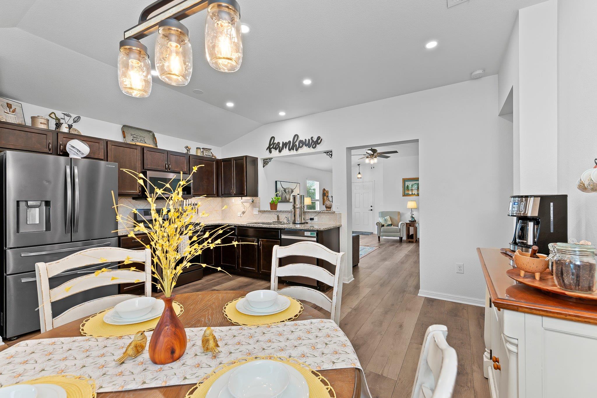 507 Luna Vista Dr, Hutto, TX 78634