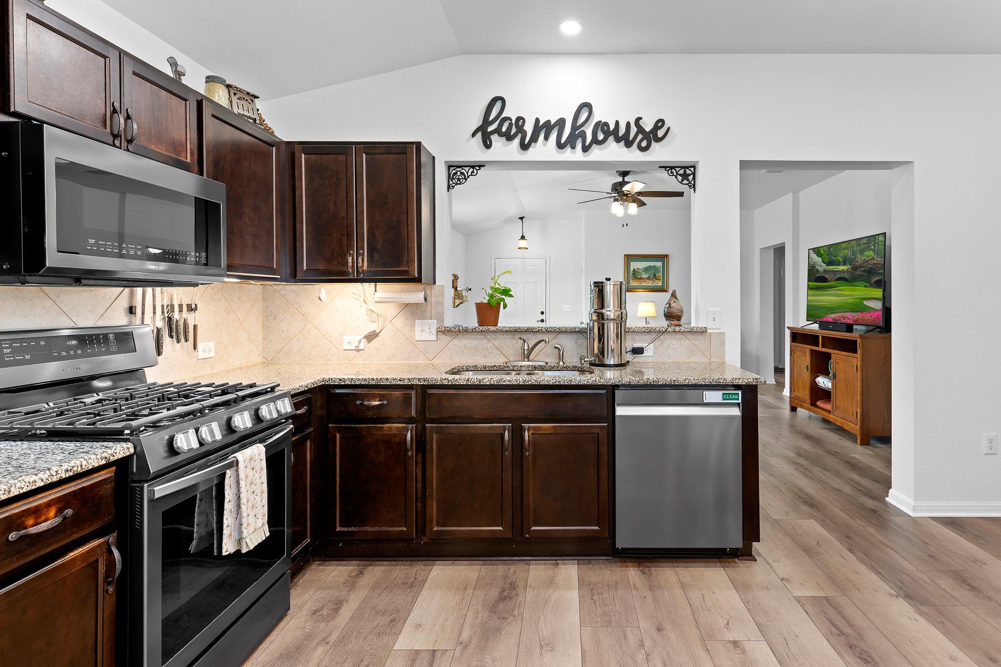 507 Luna Vista Dr, Hutto, TX 78634