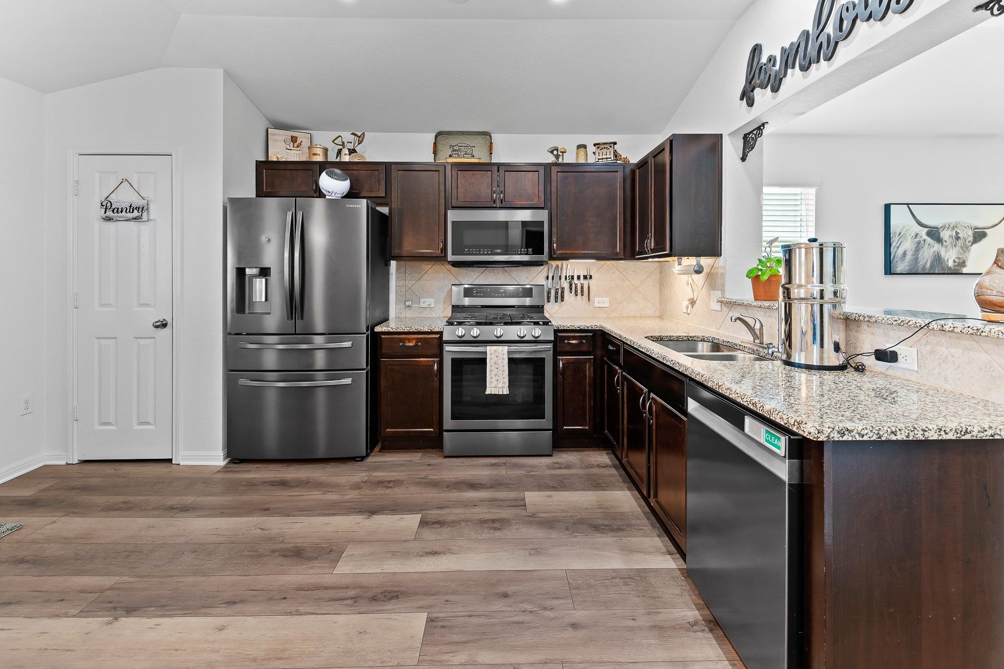 507 Luna Vista Dr, Hutto, TX 78634