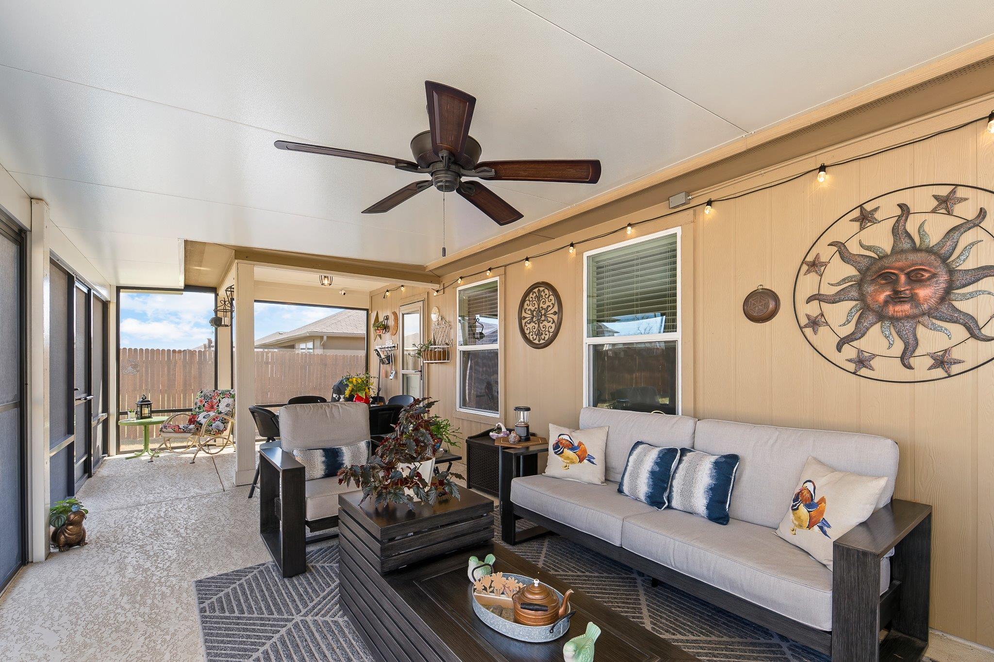 507 Luna Vista Dr, Hutto, TX 78634