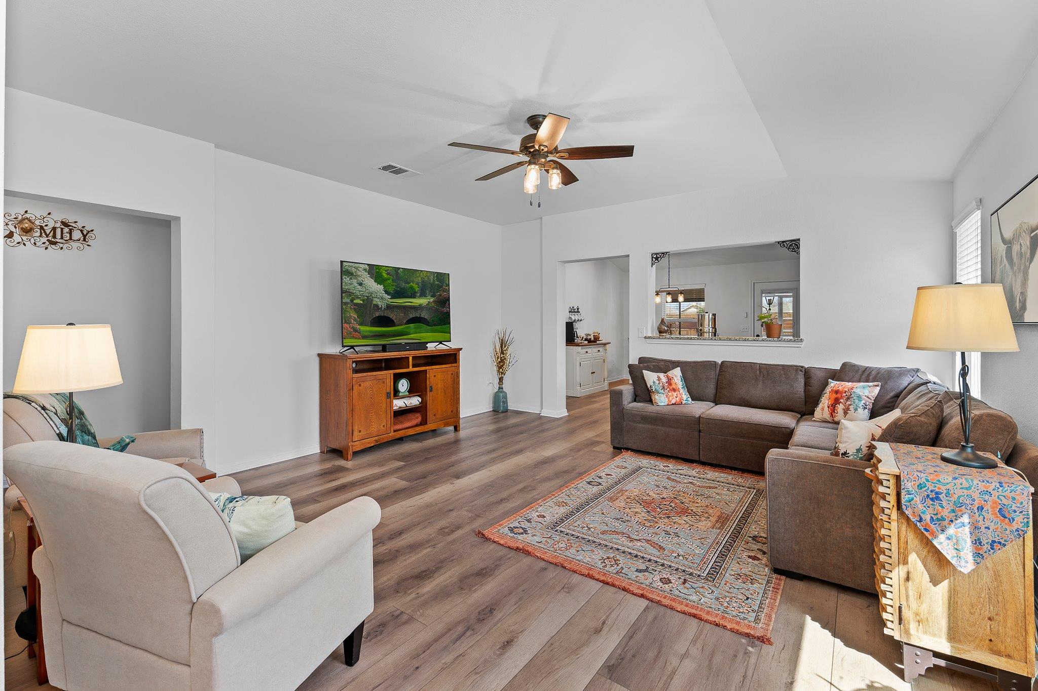 507 Luna Vista Dr, Hutto, TX 78634