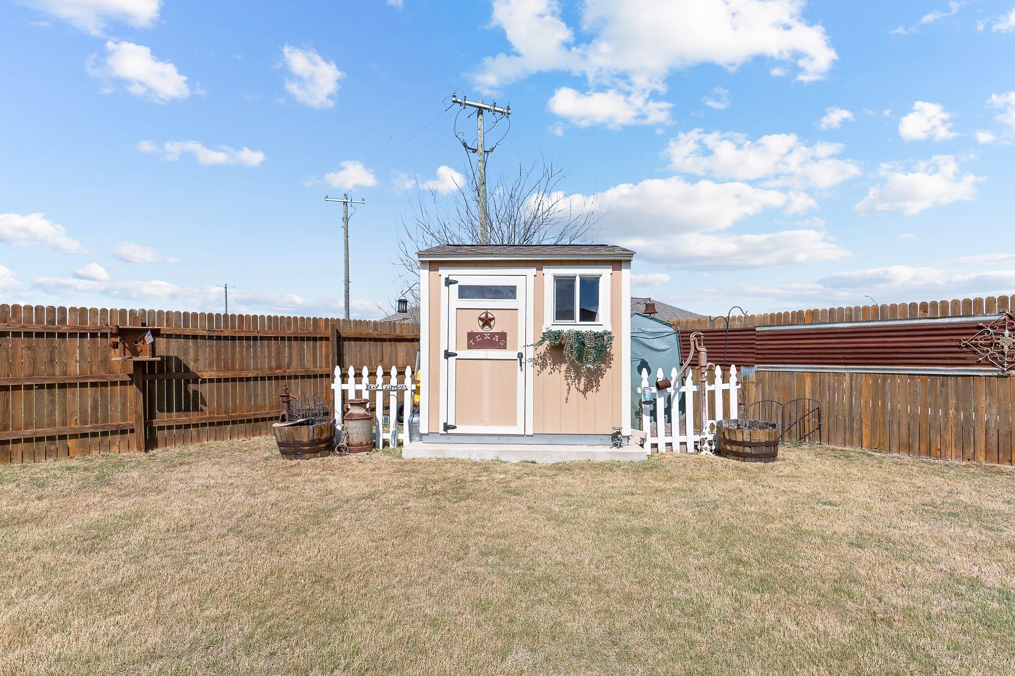 507 Luna Vista Dr, Hutto, TX 78634