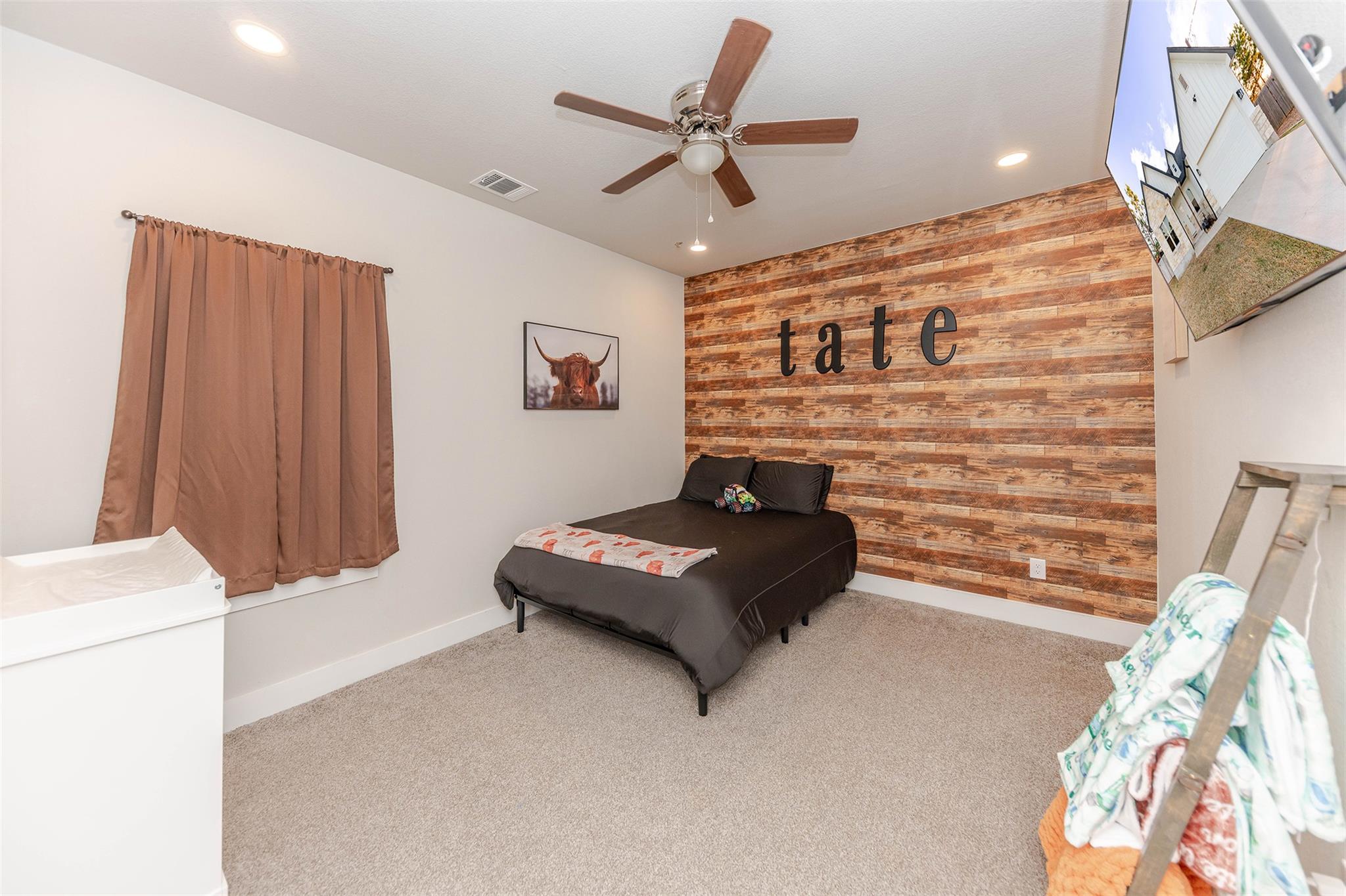 111 Tree Top Ln, Smithville, TX 78957