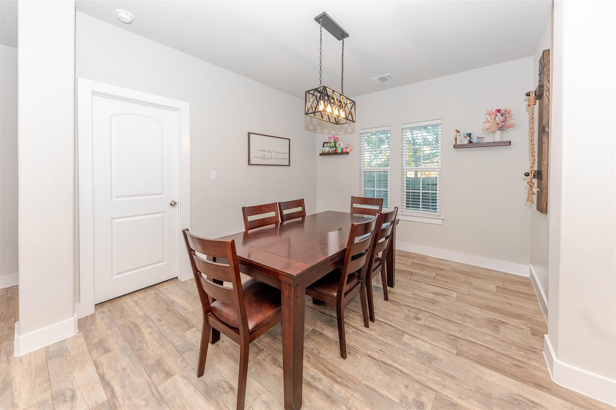 111 Tree Top Ln, Smithville, TX 78957