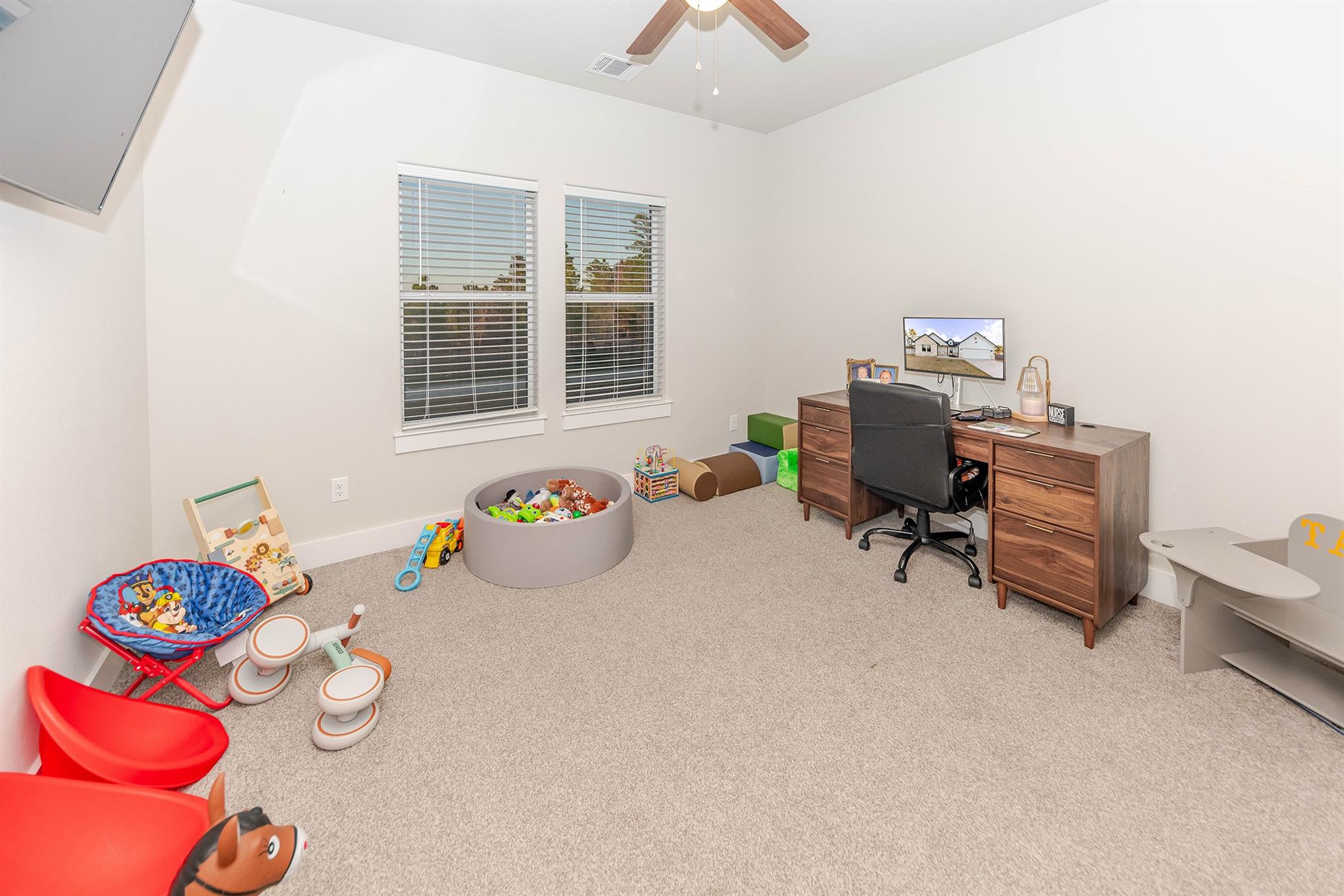 111 Tree Top Ln, Smithville, TX 78957