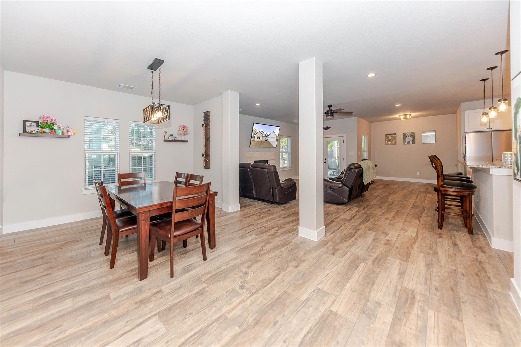 111 Tree Top Ln, Smithville, TX 78957