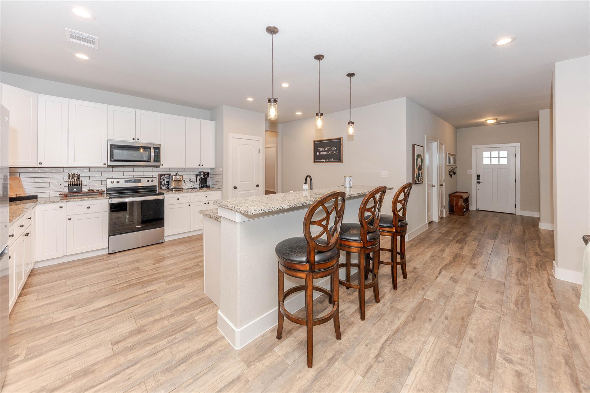 111 Tree Top Ln, Smithville, TX 78957