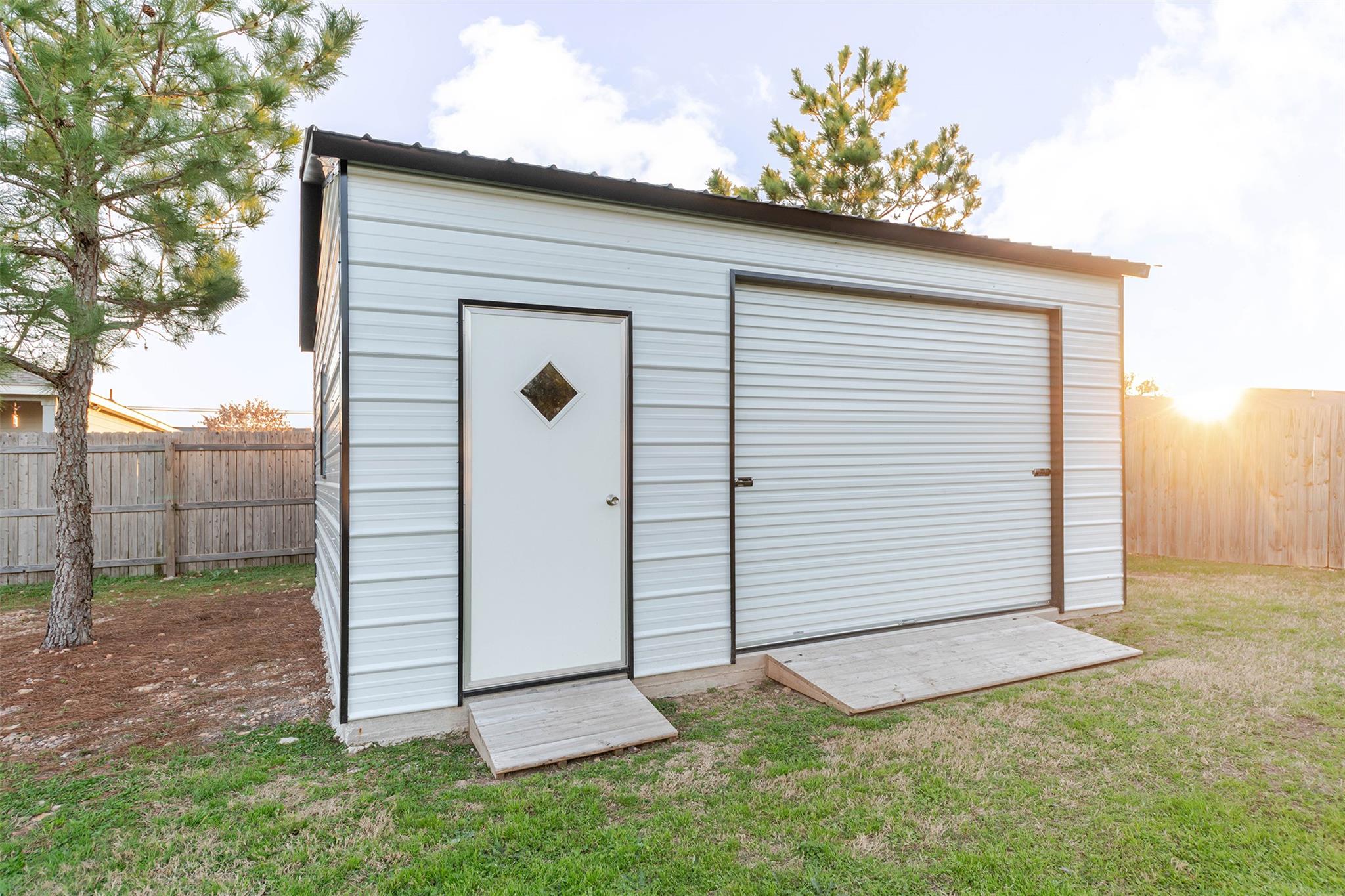 111 Tree Top Ln, Smithville, TX 78957