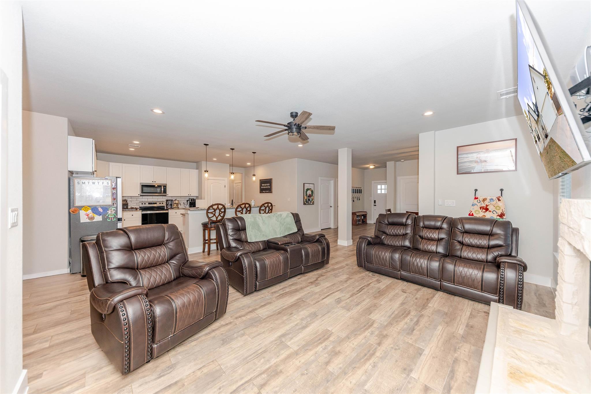 111 Tree Top Ln, Smithville, TX 78957