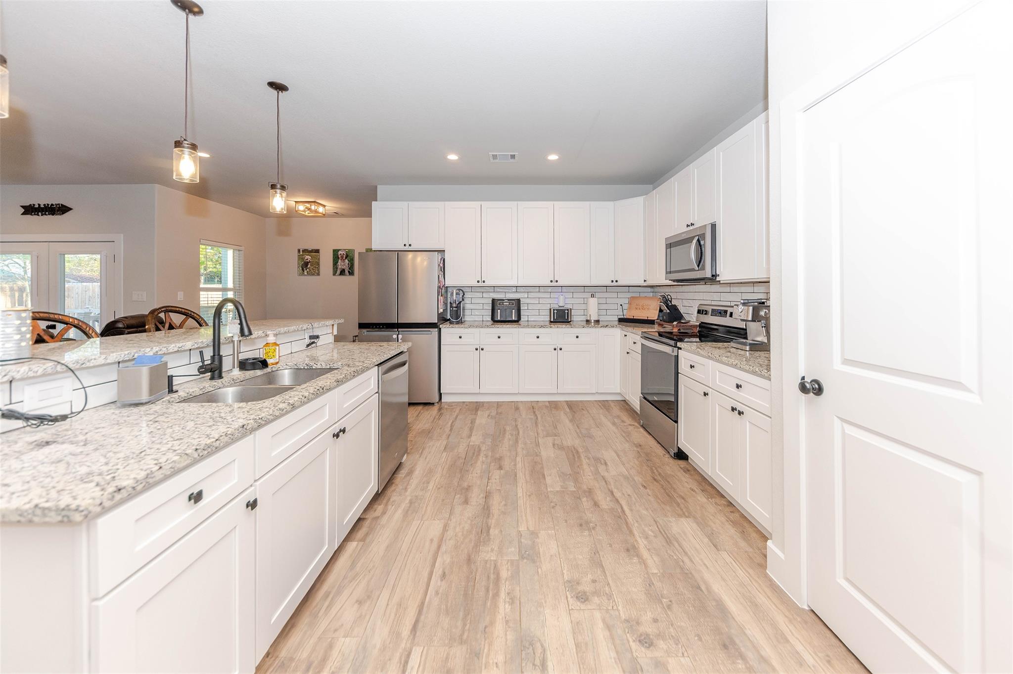 111 Tree Top Ln, Smithville, TX 78957