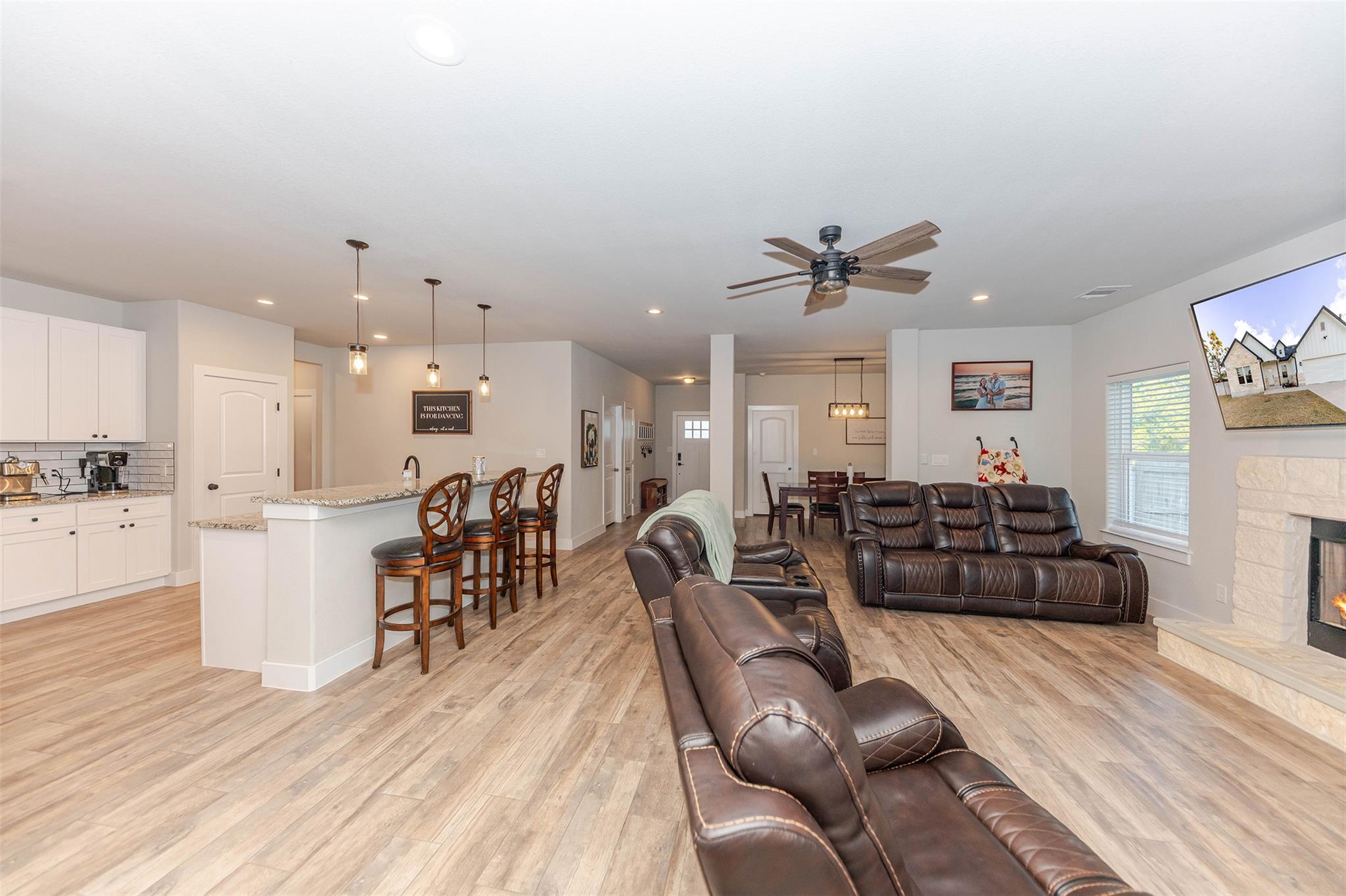 111 Tree Top Ln, Smithville, TX 78957