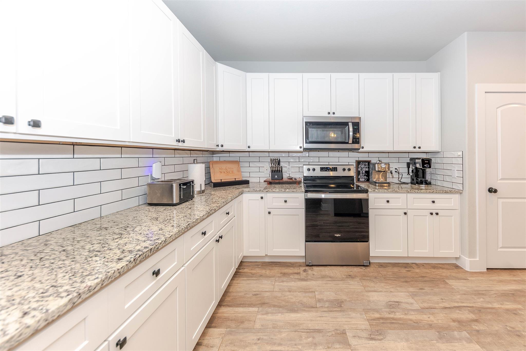 111 Tree Top Ln, Smithville, TX 78957