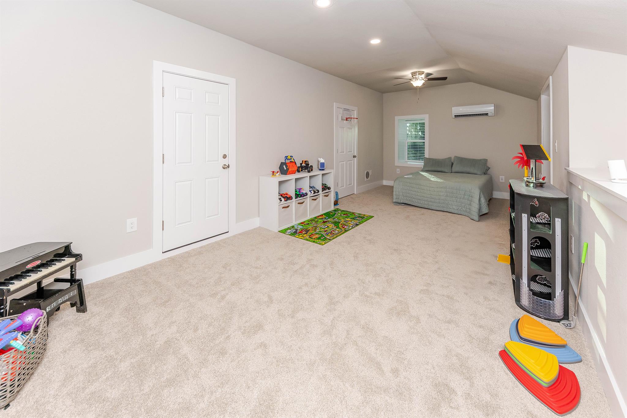 111 Tree Top Ln, Smithville, TX 78957