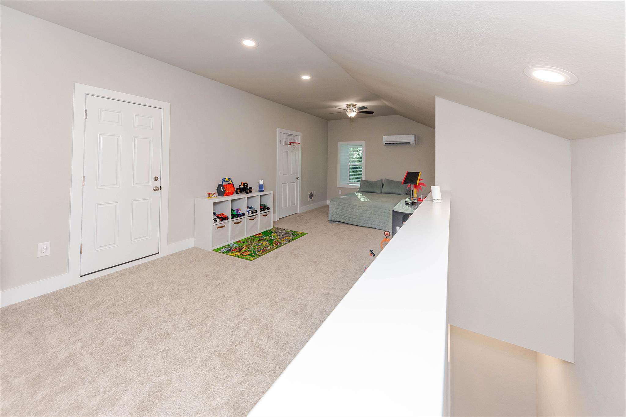 111 Tree Top Ln, Smithville, TX 78957