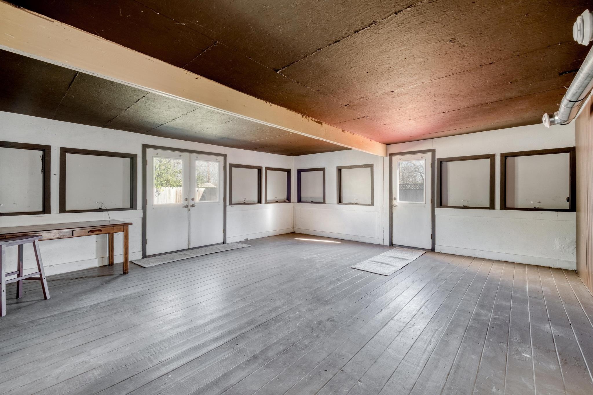 1409 Burns Blvd, Taylor, TX 76574