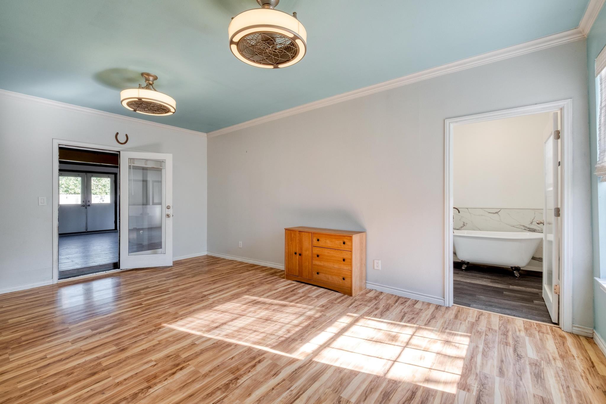 1409 Burns Blvd, Taylor, TX 76574