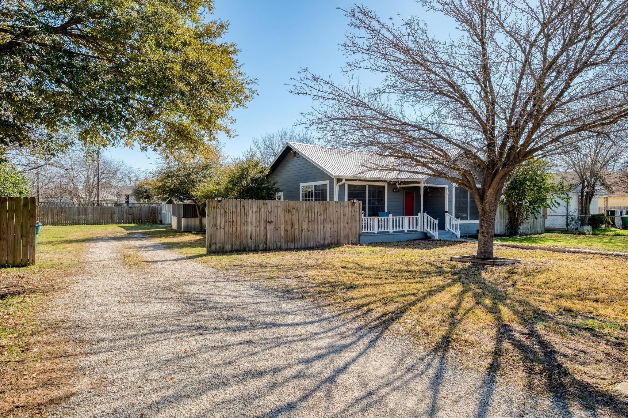 1409 Burns Blvd, Taylor, TX 76574