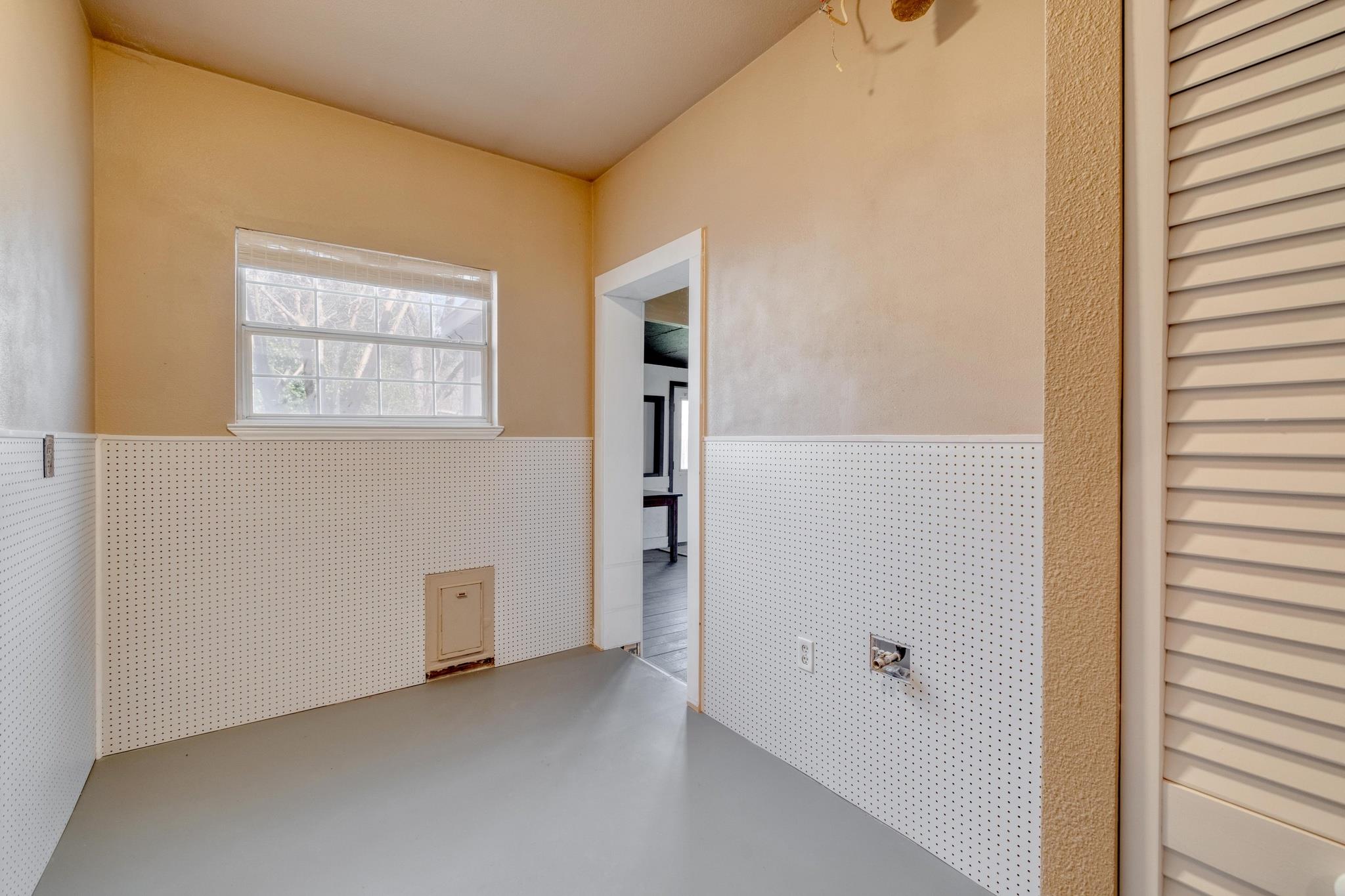 1409 Burns Blvd, Taylor, TX 76574