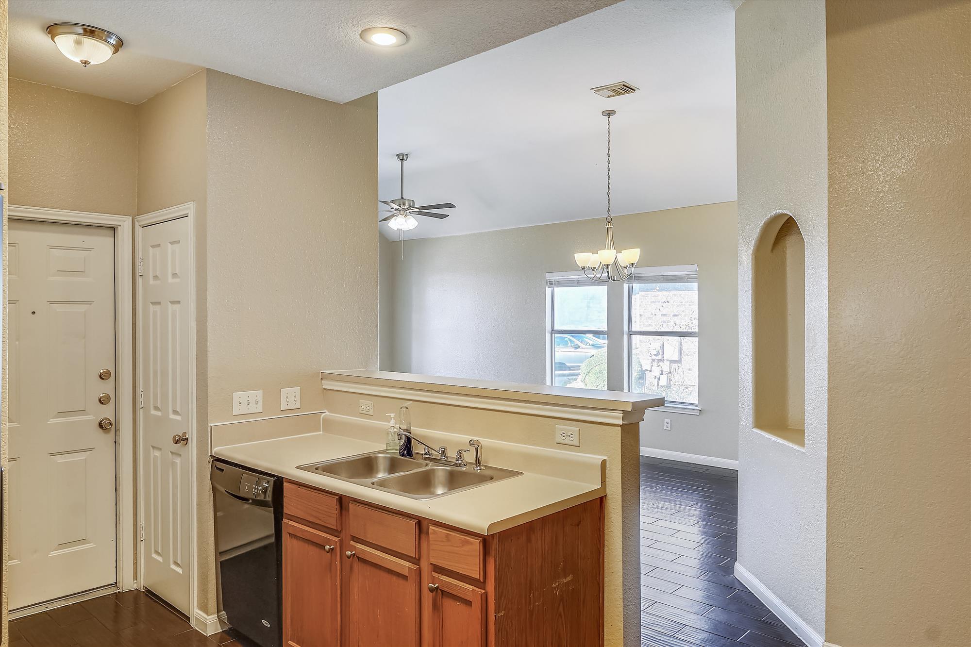 2858 Southampton Way # B, Round Rock, TX 78664