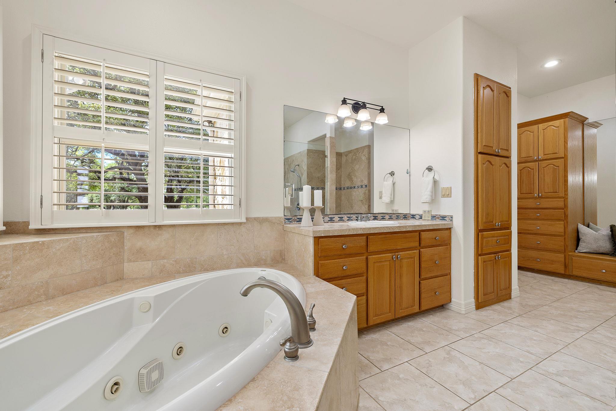 100 Palomino Cv, Jarrell, TX 76537