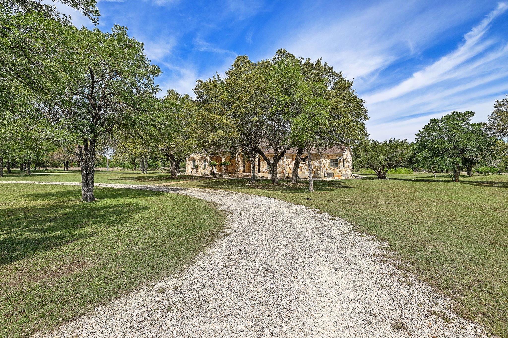 100 Palomino Cv, Jarrell, TX 76537