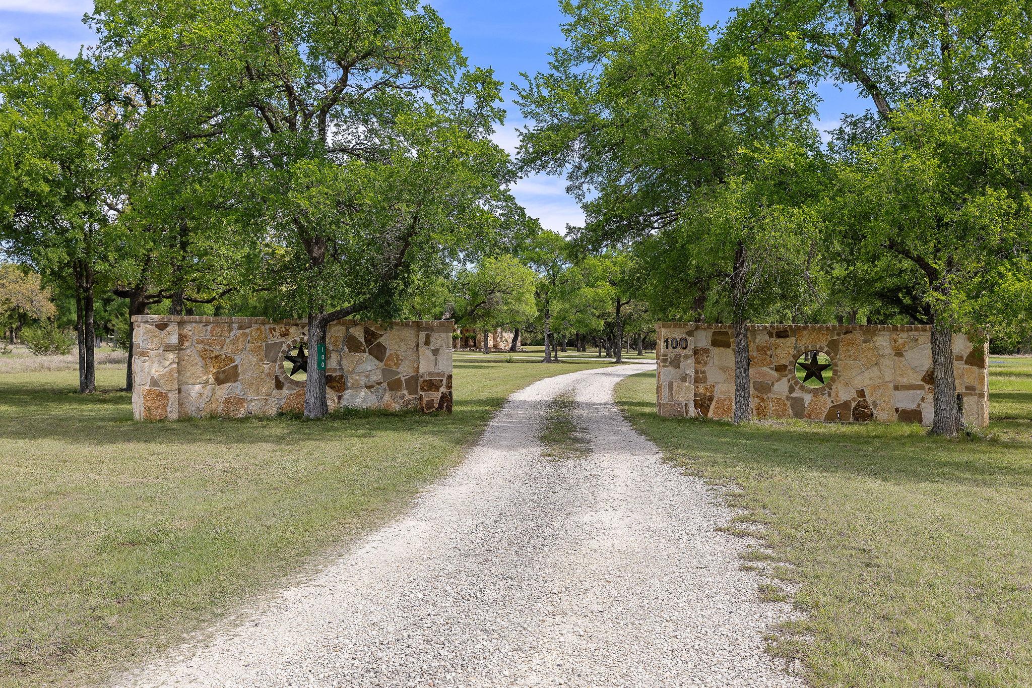 100 Palomino Cv, Jarrell, TX 76537